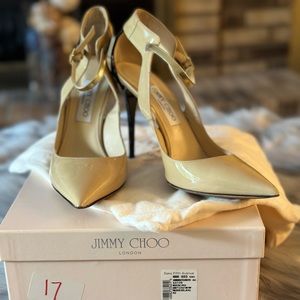 Jimmy Choo nude and black patent leather pumps. Size 40.
